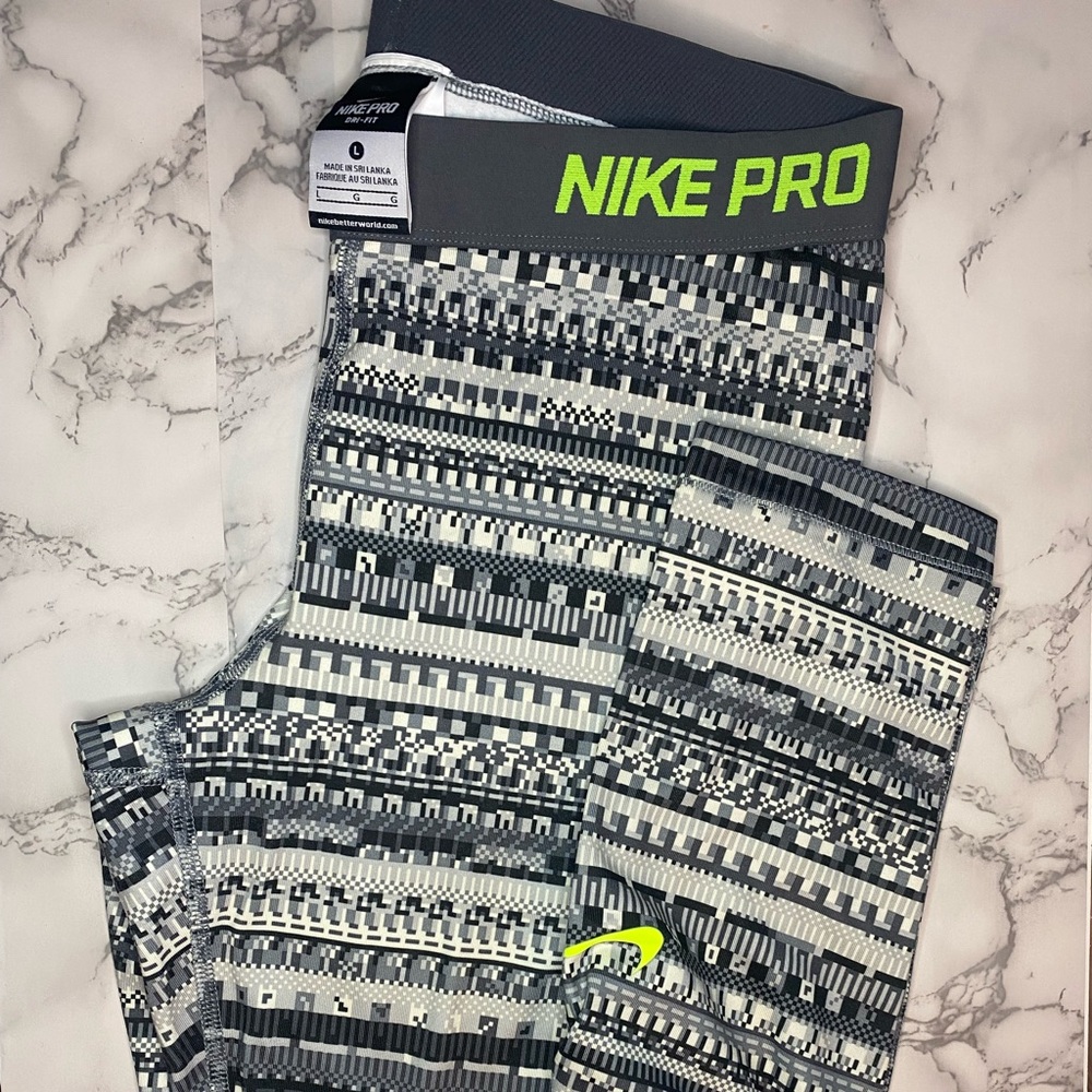 Nike Pro Workout leggings. Dry fit. Size L.